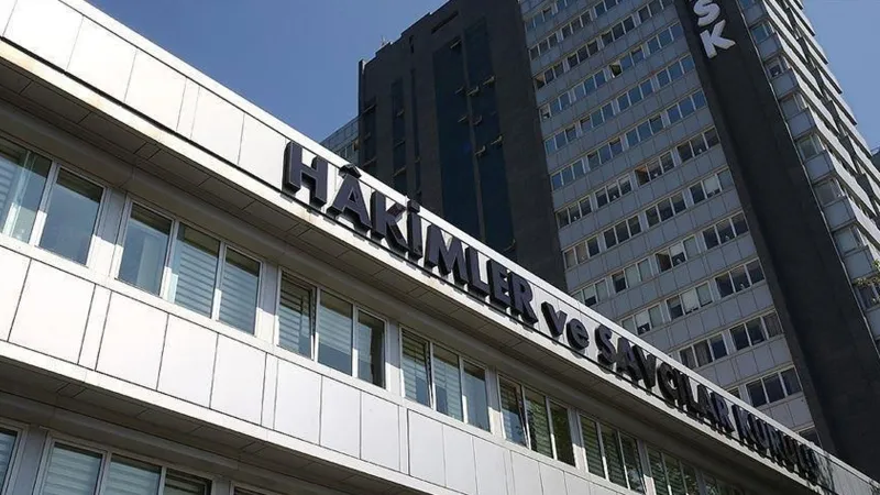4 bin 36 hakim ve savcının görev yeri değişti