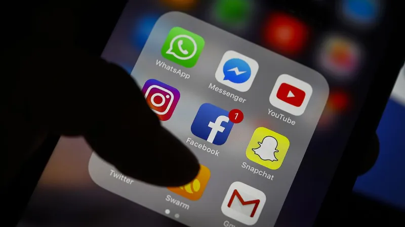 ABD, sosyal medya hesaplarının incelenmesi için öğrenci vize görüşmelerini durdurdu