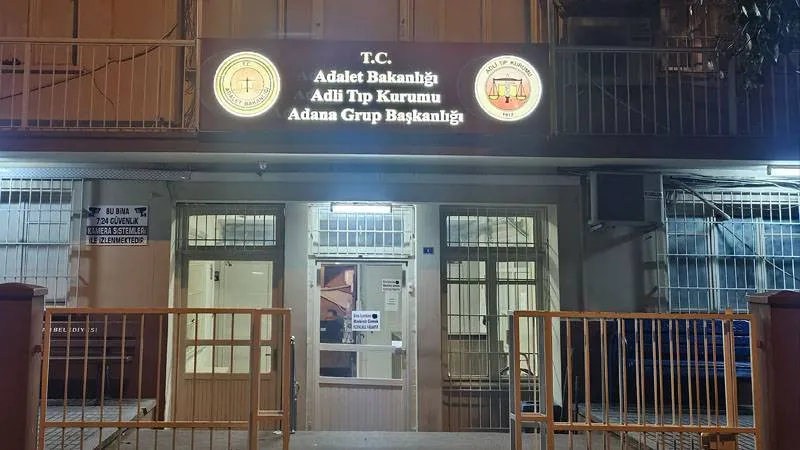Adana'da kamyonet sulama kanalına düştü; baba ve 2 kızı hayatını kaybetti