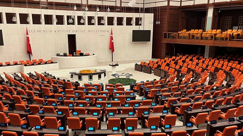 AKP'nin önergesi kabul edildi; TBMM'nin çalışma süresi uzatıldı 