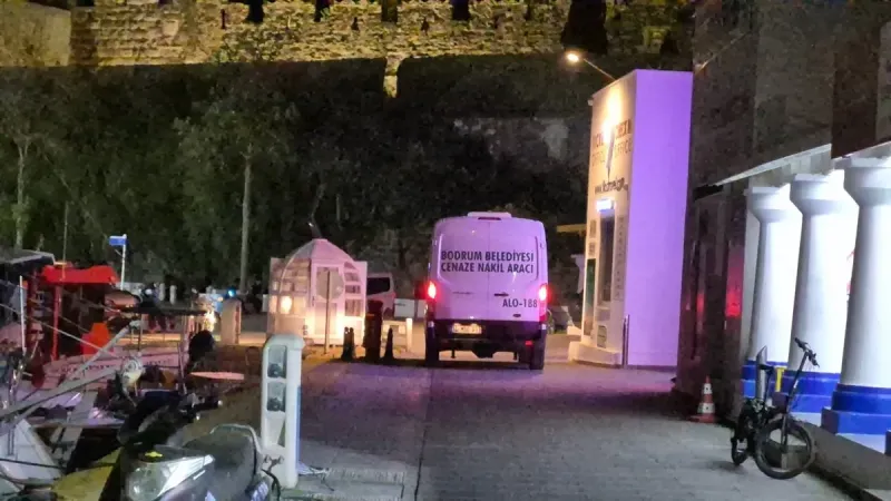 Bodrum'da İntihar! Ayağına Ağırlık Bağlayıp Denize Atladı!