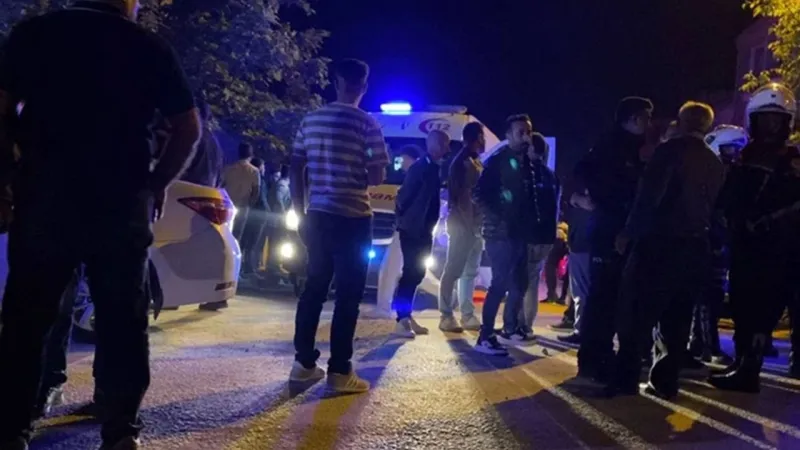 Çocuk kavgası büyüdü: 200 kişi sopalarla birbirine girdi!