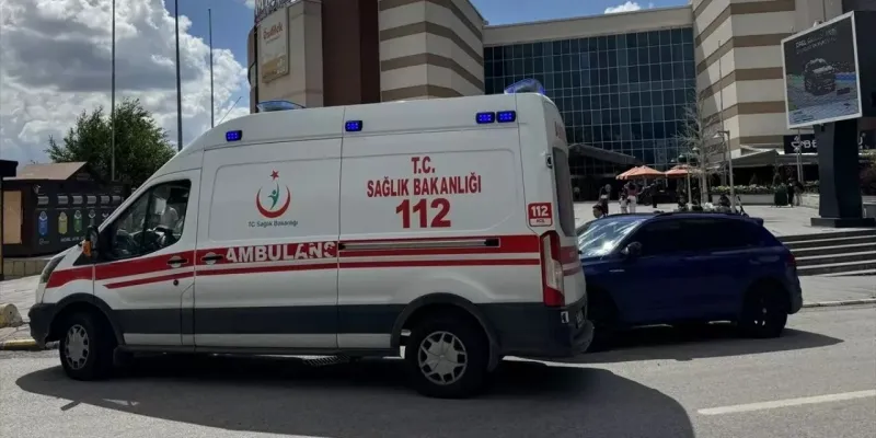 Erzurum'da Kanlı Kavga! Arkadaş Bıçakladı, Ortalık Karıştı!