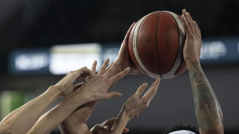 Fenerbahçe Beko şampiyonluk, Beşiktaş Fibabanka ise seriyi uzatmak için sahaya çıkacak
