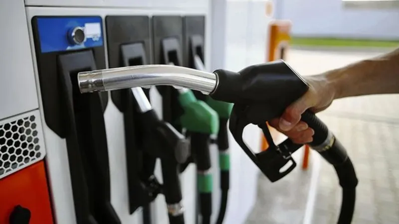 Fiyatı yerinde durmuyor, tarih belli oldu: Motorine bir zam daha!