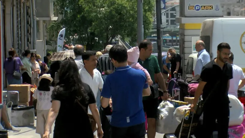 Hava sahası kapanınca İranlılar otobüslerle ülkelerine dönüyor