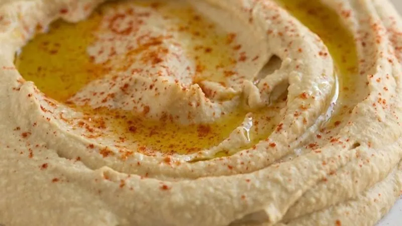 Humus Yaparken Dağılmıyor, Kıvamı Şaşmıyor! İşte Ev Yapımı Mükemmel Humusun Sırrı