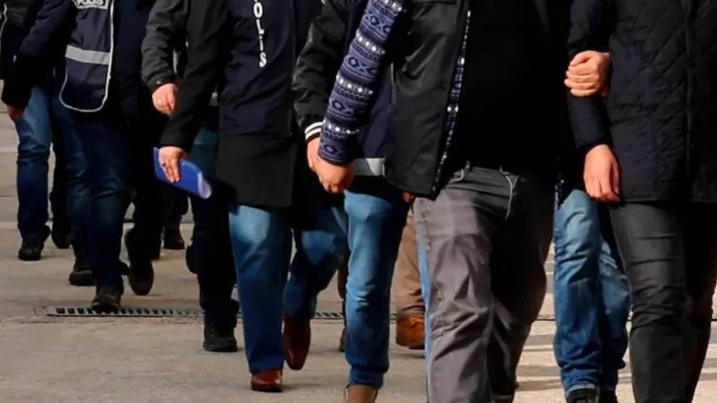 İzmir merkezli 6 ilde FETÖ operasyonu; 40 şüpheli gözaltında