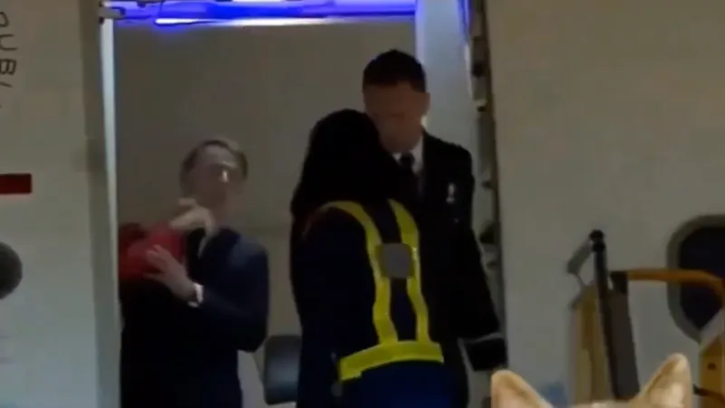 Macron'a dünyanın önünde şok hareket: Eşi tokatladı!