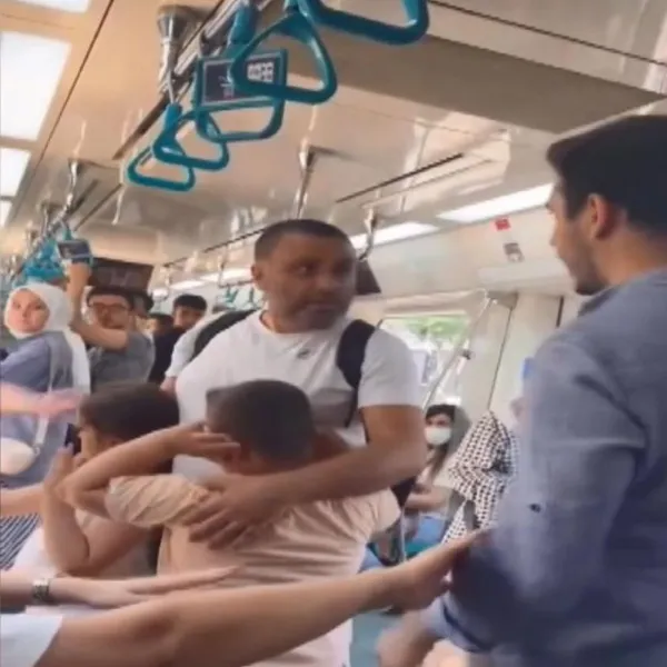 'Mavi gömlekli çocuk' diye başkasına ateş açıldı! Kıl payı kurtuldu