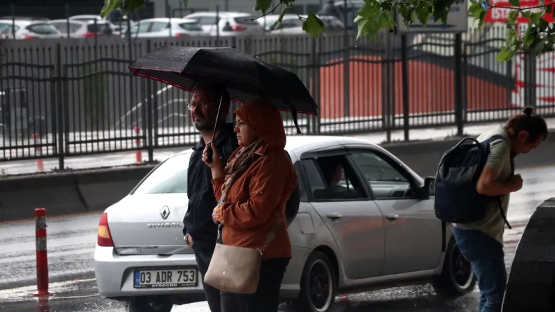 İstanbul'a Yağmur Sürprizi! Meteoroloji'den O İller İçin Müjde