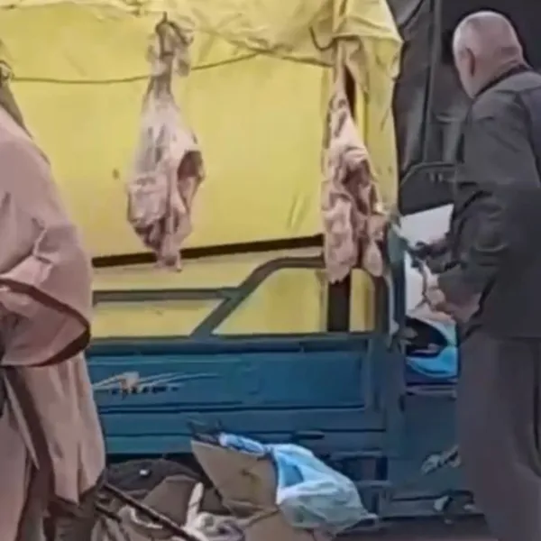 Adana'da Sokak Ortasında Et Satışı Skandalı! Vatandaş İsyan Etti