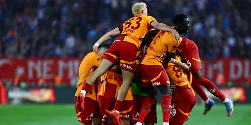 GS-Trabzon Kupa Finali Hakemi Şoku! Taraftar Ayaklandı!