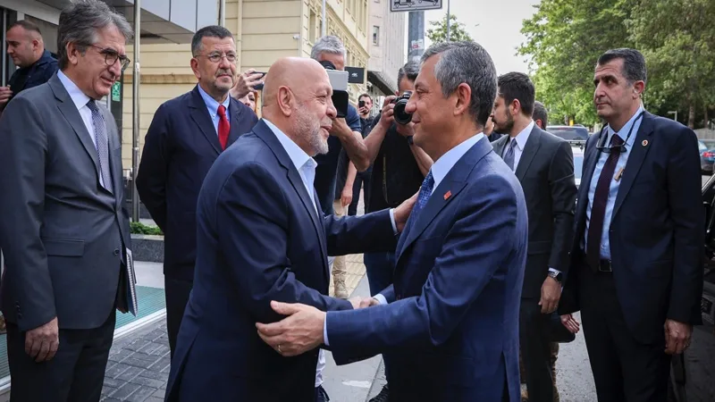 Özgür Özel: Derhal Asgari Ücret Komisyonu'nun toplanmasını bekliyoruz