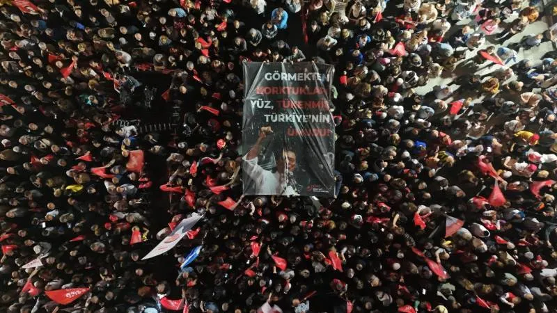 Özgür Özel'den '19 Mart' açıklaması: Kendi kayyımlarını hazırlayıp İstanbul'u bir eski bakana vermeyi istiyorlardı, gidip Saraçhane'de direndik