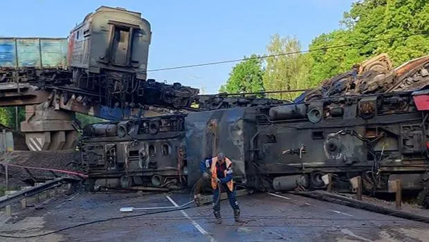 Rusya'da Tren Faciası: Köprüler Çöktü, Can Kaybı Şoke Etti!