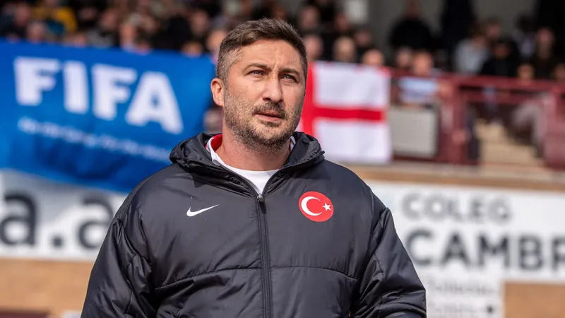 Sabri Sarıoğlu milli takımdaki görevinden ayrıldı