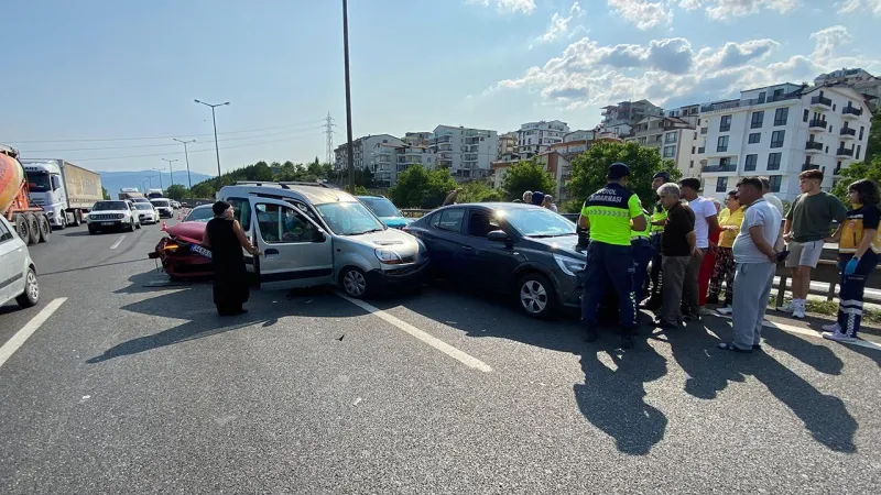 TEM'de Zincirleme Kaza! 8 Araç Birbirine Girdi, Şok Detaylar!
